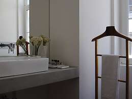 The 8 Downtown Suites