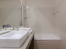 The 8 Downtown Suites