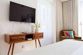 The 8 Downtown Suites