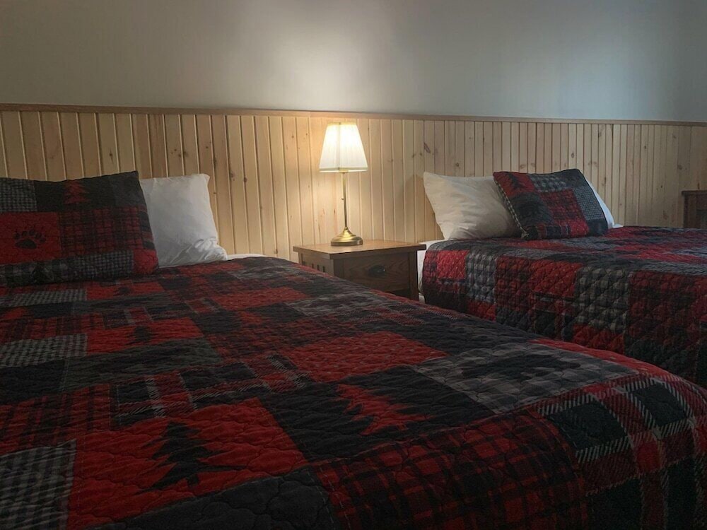 Pickle Lake Hotel