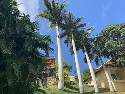 Praia da Ferradurinha Guest House