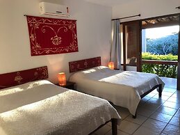 Praia da Ferradurinha Guest House