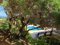Praia da Ferradurinha Guest House