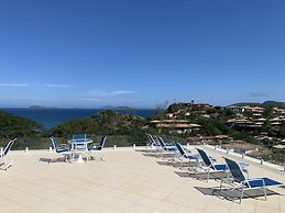 Praia da Ferradurinha Guest House