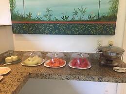 Praia da Ferradurinha Guest House