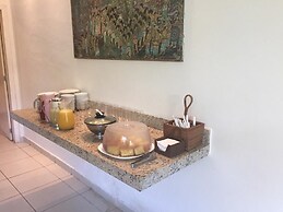 Praia da Ferradurinha Guest House