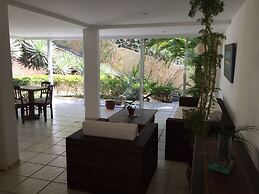 Praia da Ferradurinha Guest House