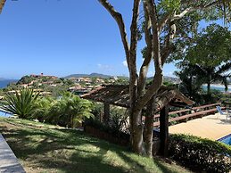 Praia da Ferradurinha Guest House