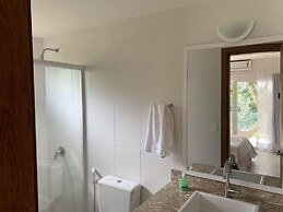 Praia da Ferradurinha Guest House