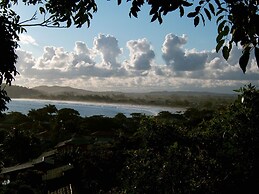 Praia da Ferradurinha Guest House