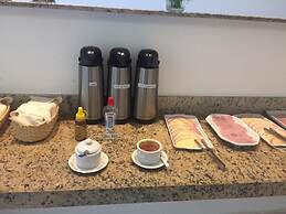 Praia da Ferradurinha Guest House
