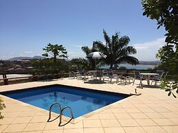 Praia da Ferradurinha Guest House