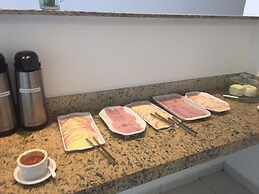 Praia da Ferradurinha Guest House