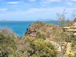 Praia da Ferradurinha Guest House