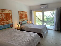 Praia da Ferradurinha Guest House