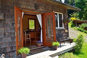 Alderwood Cottage & Suite - Bowen Island