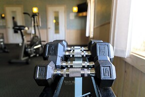 Mountain Host Motor Inn