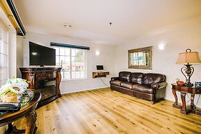 Mountain Host Motor Inn