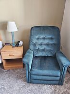 Budget Host Inn & Suites