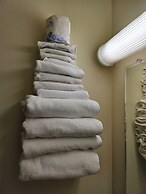 Budget Host Inn & Suites