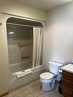 Lincoln Host Motor Inn