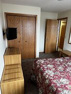Lincoln Host Motor Inn
