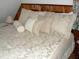 Cedar Song B & B and Cottage