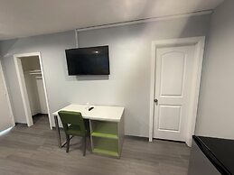 Hi-Way Host Motel