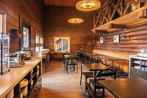 High Creek Lodge & Cabins