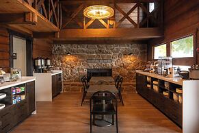 High Creek Lodge & Cabins