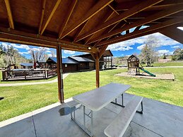 High Creek Lodge & Cabins