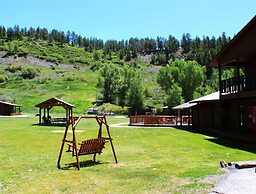 High Creek Lodge & Cabins