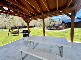 High Creek Lodge & Cabins