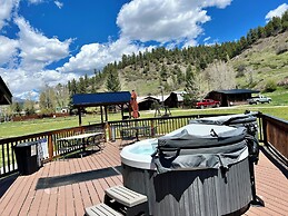 High Creek Lodge & Cabins