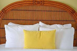 Cove Inn on Naples Bay