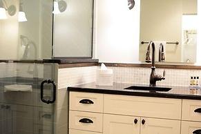 Cove Inn on Naples Bay