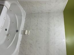 Guest Cottage & Suites By OYO Brunswick/Golden Isles