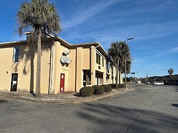 Guest Cottage & Suites By OYO Brunswick/Golden Isles