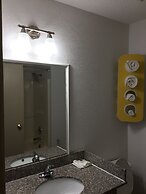Motel 6 Augusta, KS