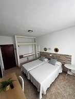 Hostal Residencia Cardona