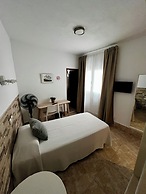 Hostal Residencia Cardona