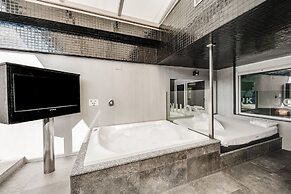 Zouk Hotel - Adults Only