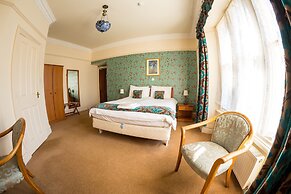 Farnley Tower Guesthouse