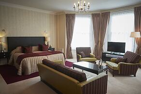 Phyllis Court Members Club