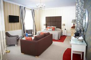 Phyllis Court Members Club