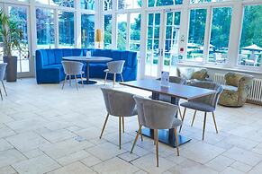 Phyllis Court Members Club