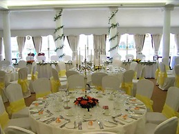 Phyllis Court Members Club