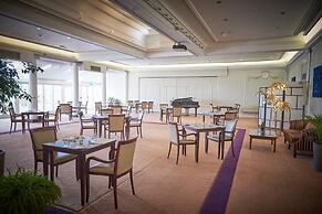 Phyllis Court Members Club