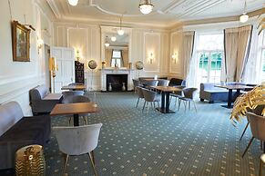 Phyllis Court Members Club