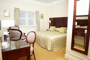 Phyllis Court Members Club